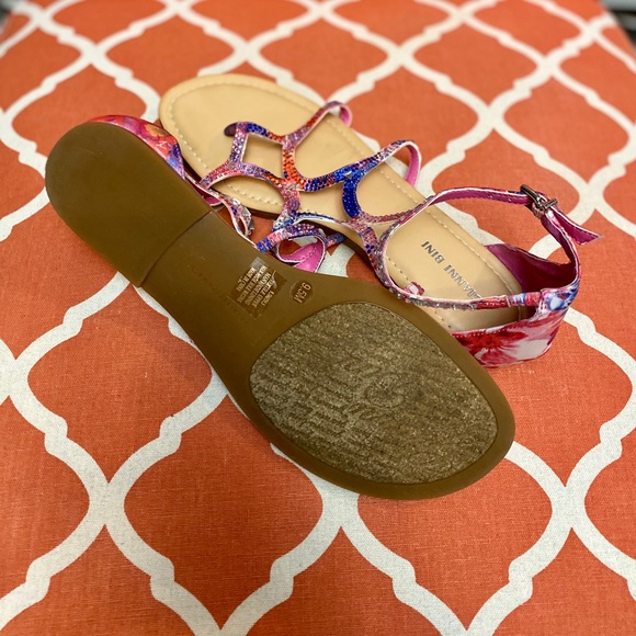 Gianni Bini size 9.5M sandals - Picture 5 of 5